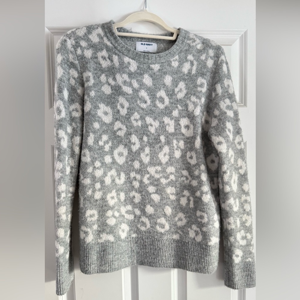 Soft Leopard Print Sweater, Size Medium